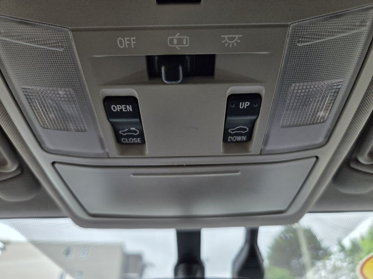 Toyota RAV4 Hybride 2016 Blanc Mont-Laurier - photo #22