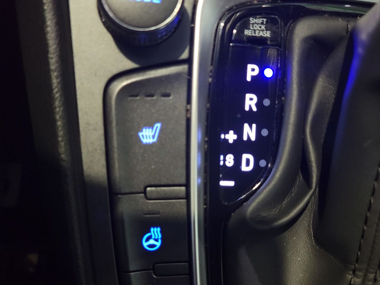 2022 Hyundai Kona White  - photo #25