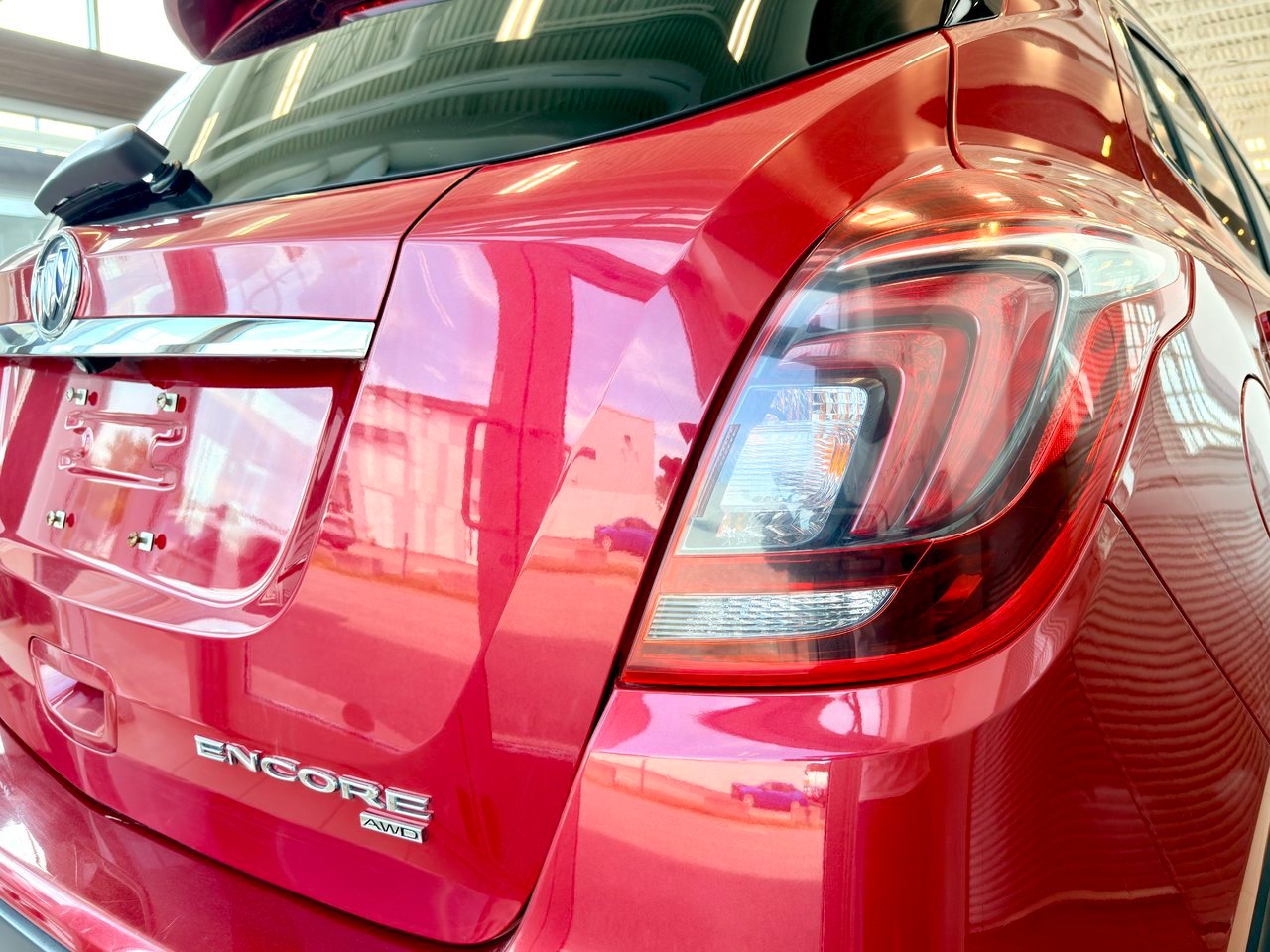 Buick Encore 2017 Rouge Notre-Dame-des-Prairies - photo #11