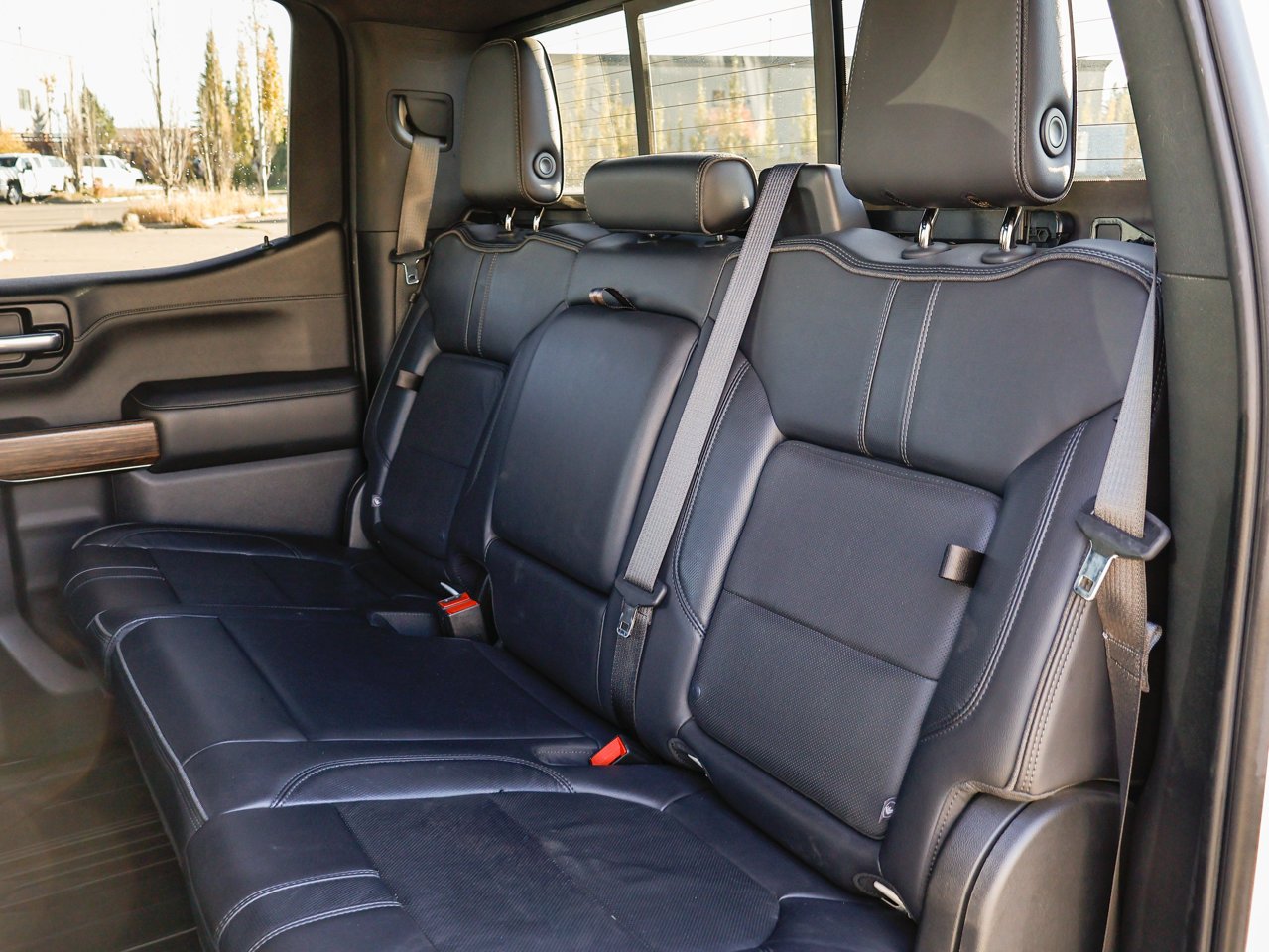 2020 Chevrolet Silverado 1500 4WD Crew Cab 147 High Country White Sherwood Park - photo #27