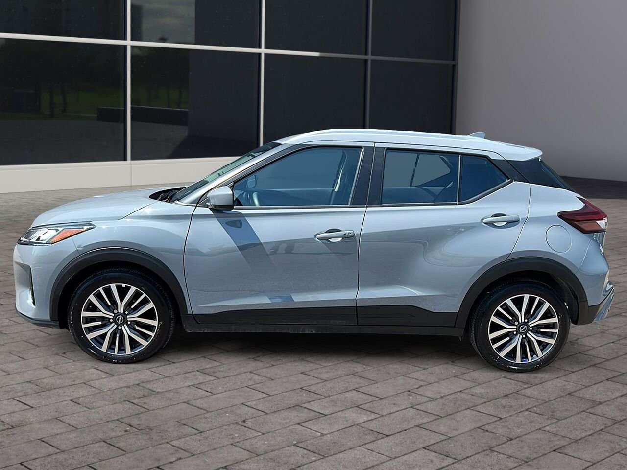 2024 Nissan Kicks SV TA Grey Québec - photo #22