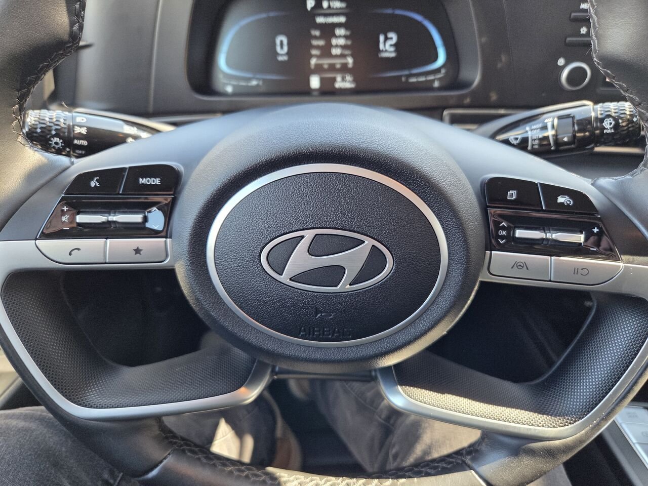 Hyundai Elantra 2024 Blanc Mont-Laurier - photo #17