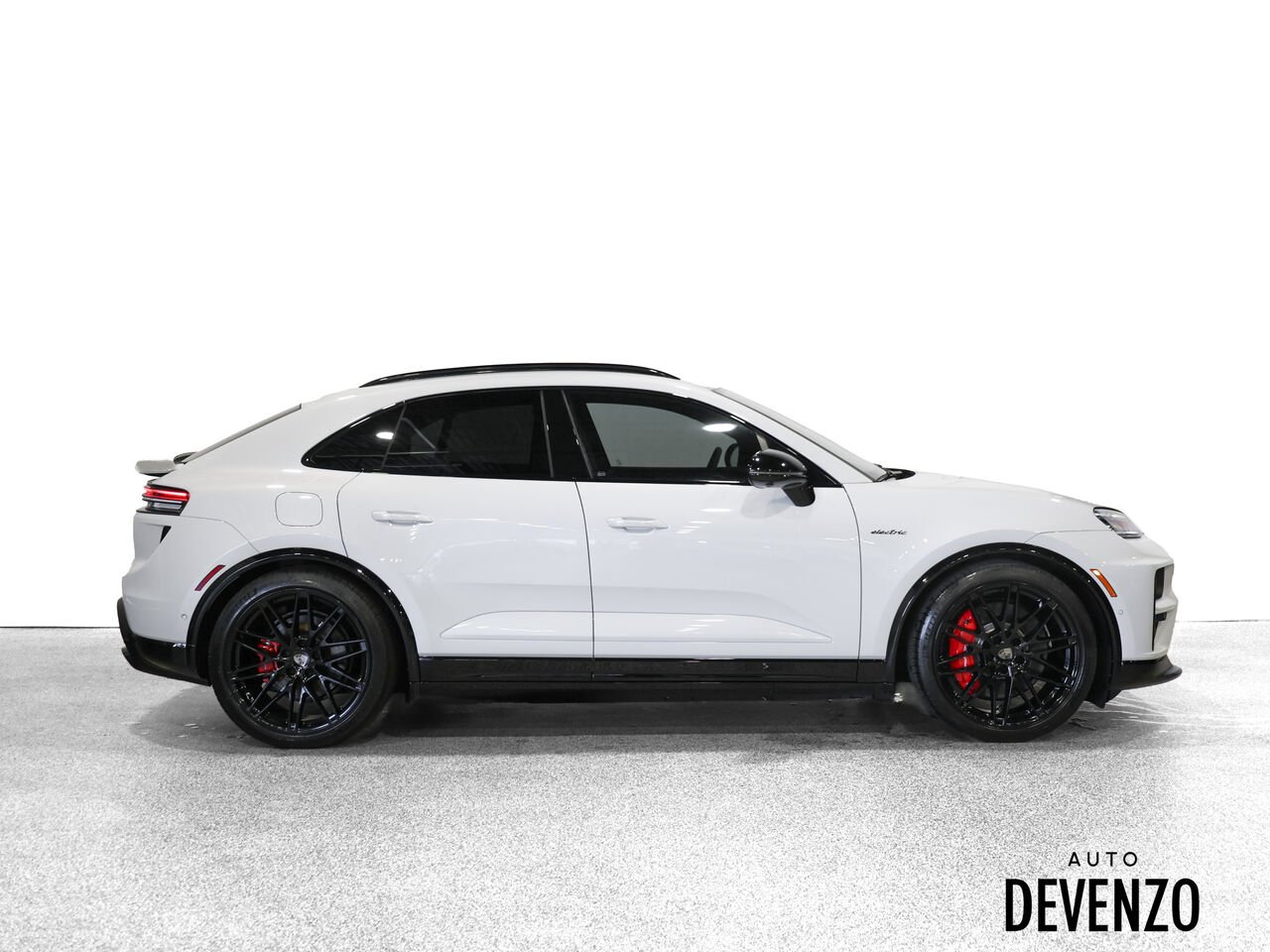 2025 Porsche Macan Grey Saint-Eustache - photo #1