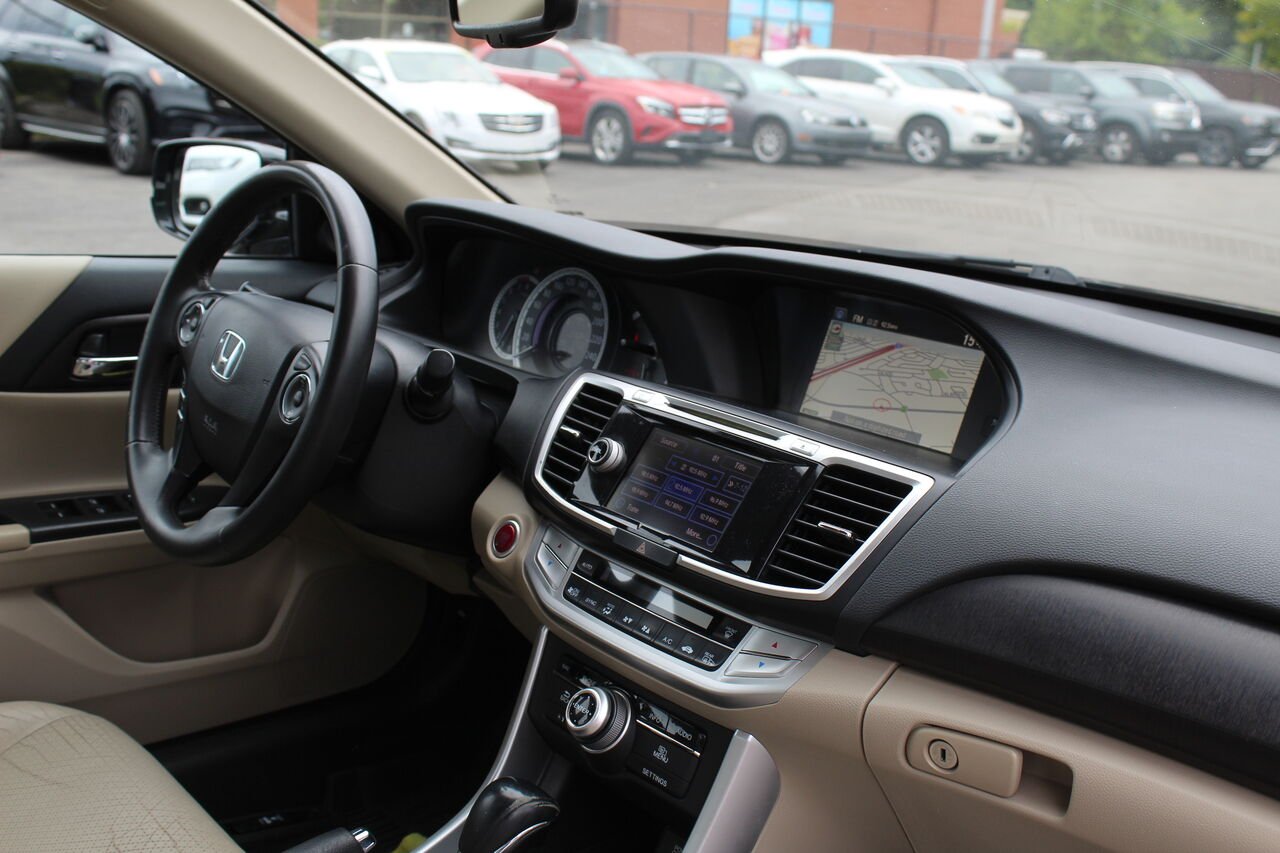 Honda Berline Accord VIN: 1HGCR3F96FA800221 2015 Noir Sainte-Rose - photo #7