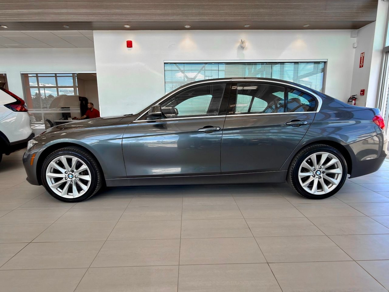 2016 BMW 3 Series Beige Notre-Dame-des-Prairies - photo #7