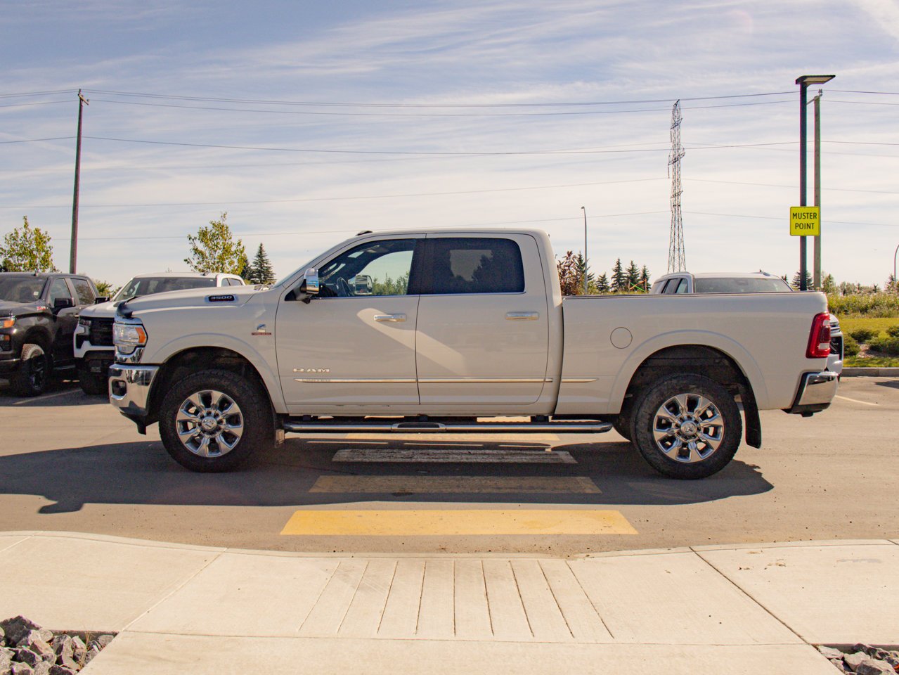 2022 Ram 3500 Limited 4x4 Crew Cab 6'4 Box White Sherwood Park - photo #6