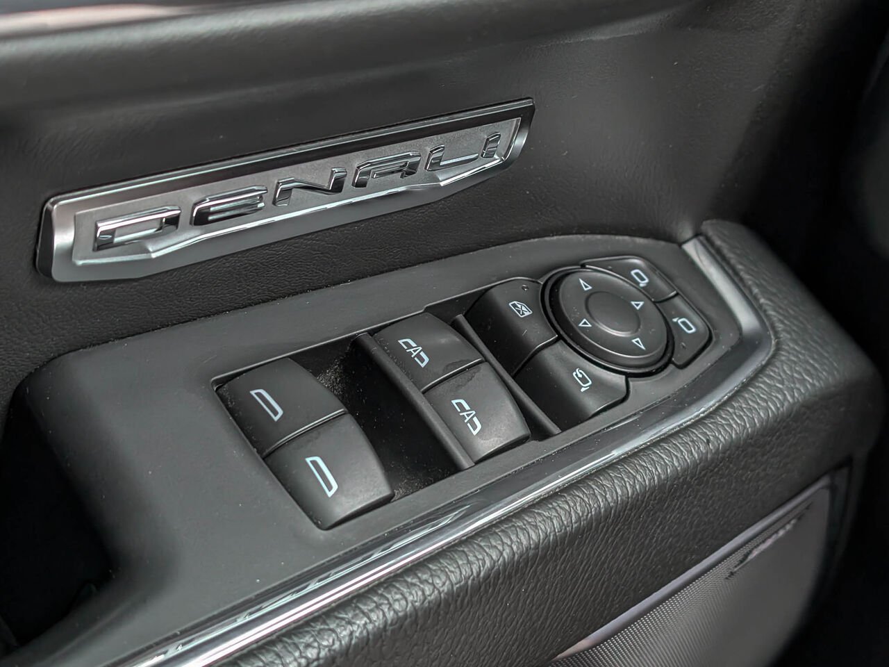 2024 GMC SIERRA 1500 4WD CREW CAB PICKUP Denali Toit Ouvrant Affichage Tête Haute Diesel White Sherbrooke - photo #26