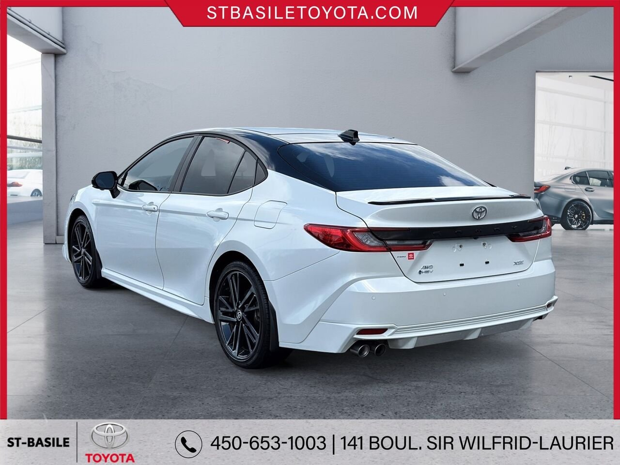 Toyota Camry Hybride 2025 Frisson glacé nacré avec toit noir Saint-Basile-le-Grand - photo #6