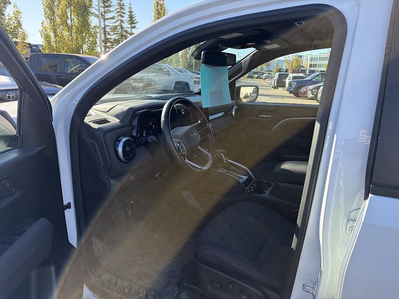 2024 Chevrolet Colorado 4WD Crew Cab Z71 White Sherwood Park - photo #6