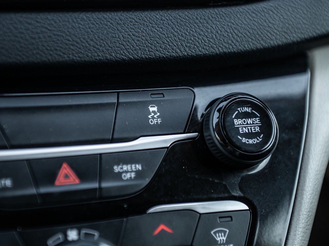 Chrysler Grand Caravan 2023 Argent Sainte-Julienne - photo #24