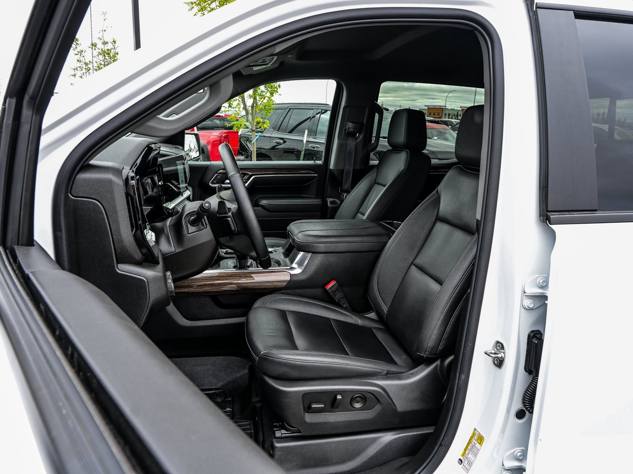 2026 Chevrolet Silverado 1500 4WD Crew Cab 147 RST White Sherwood Park - photo #15