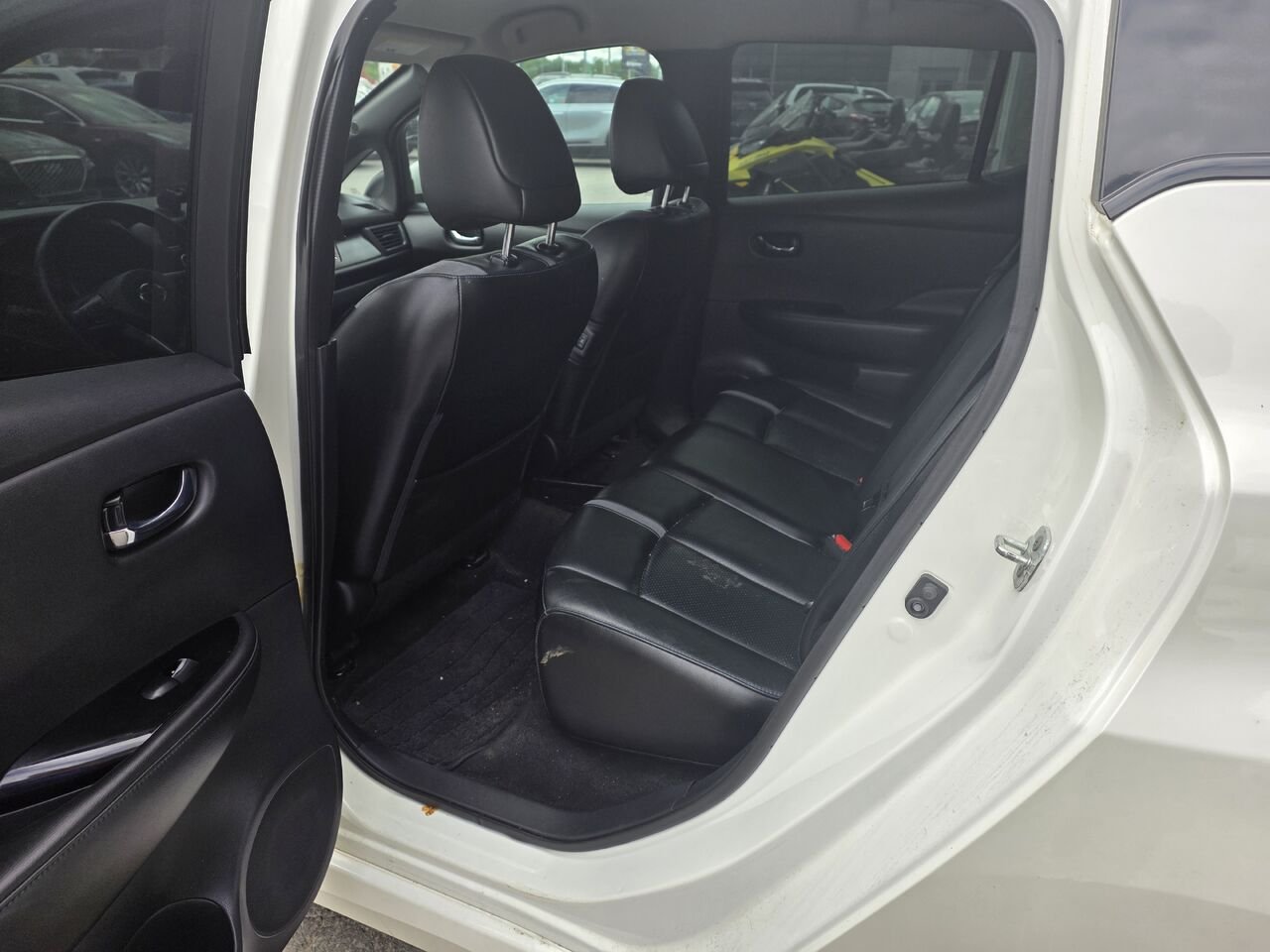 2018 Nissan LEAF White  - photo #11