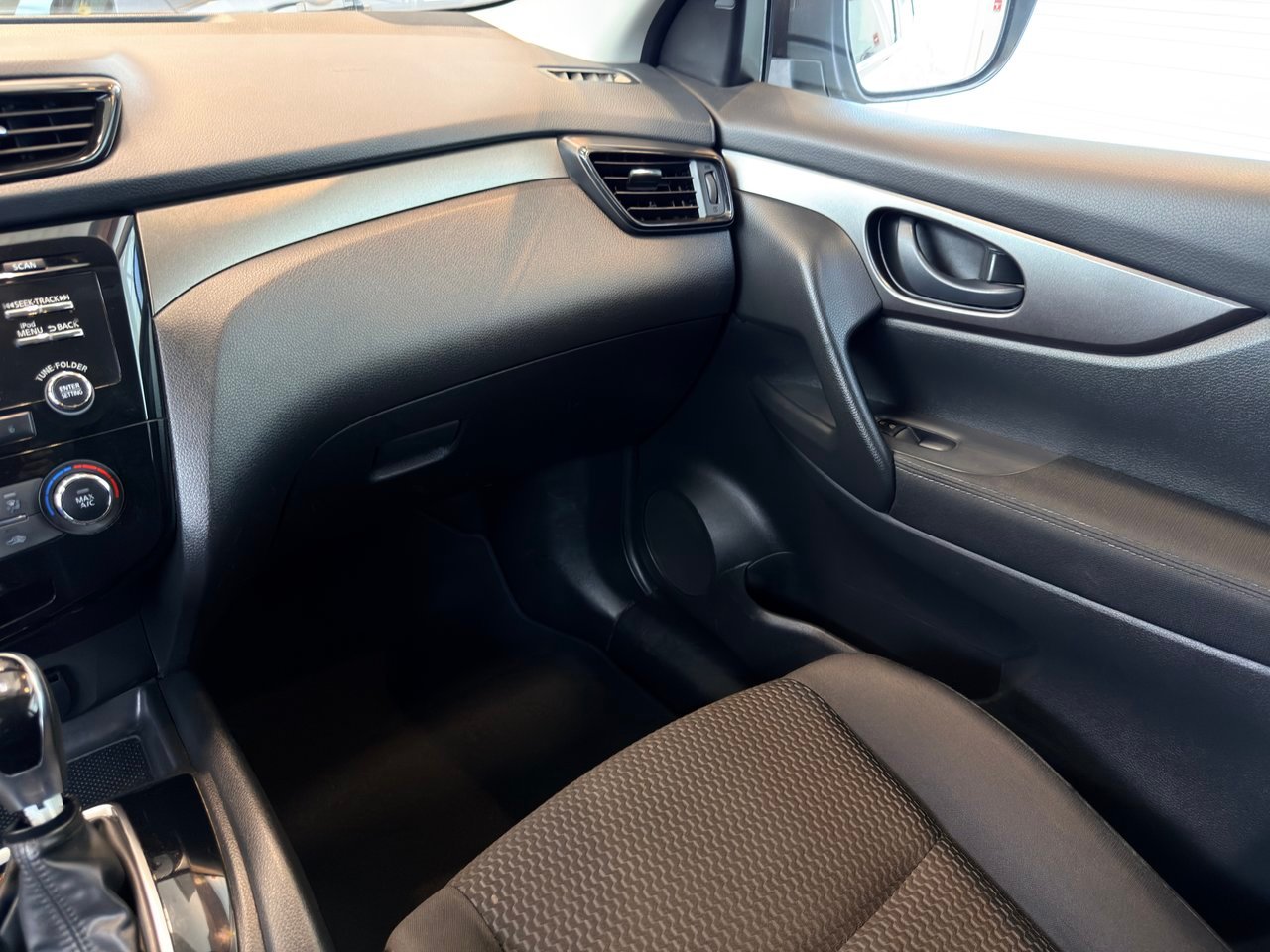 2018 Nissan Qashqai White Notre-Dame-des-Prairies - photo #18