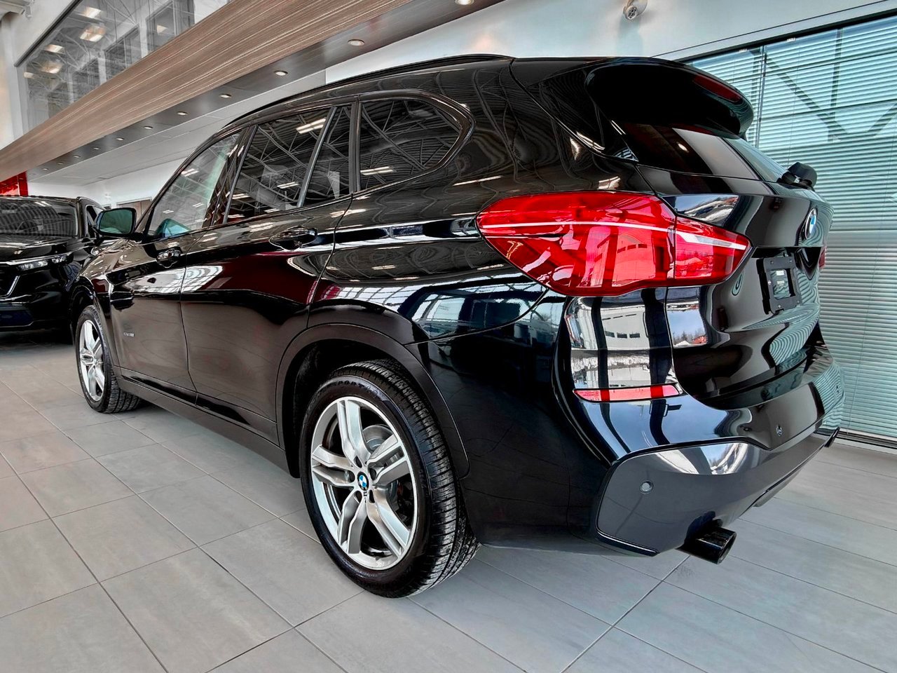 2017 BMW X1 Black Notre-Dame-des-Prairies - photo #7
