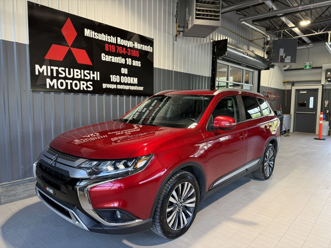 2020 Mitsubishi Outlander Red Rouyn-Noranda - photo #0
