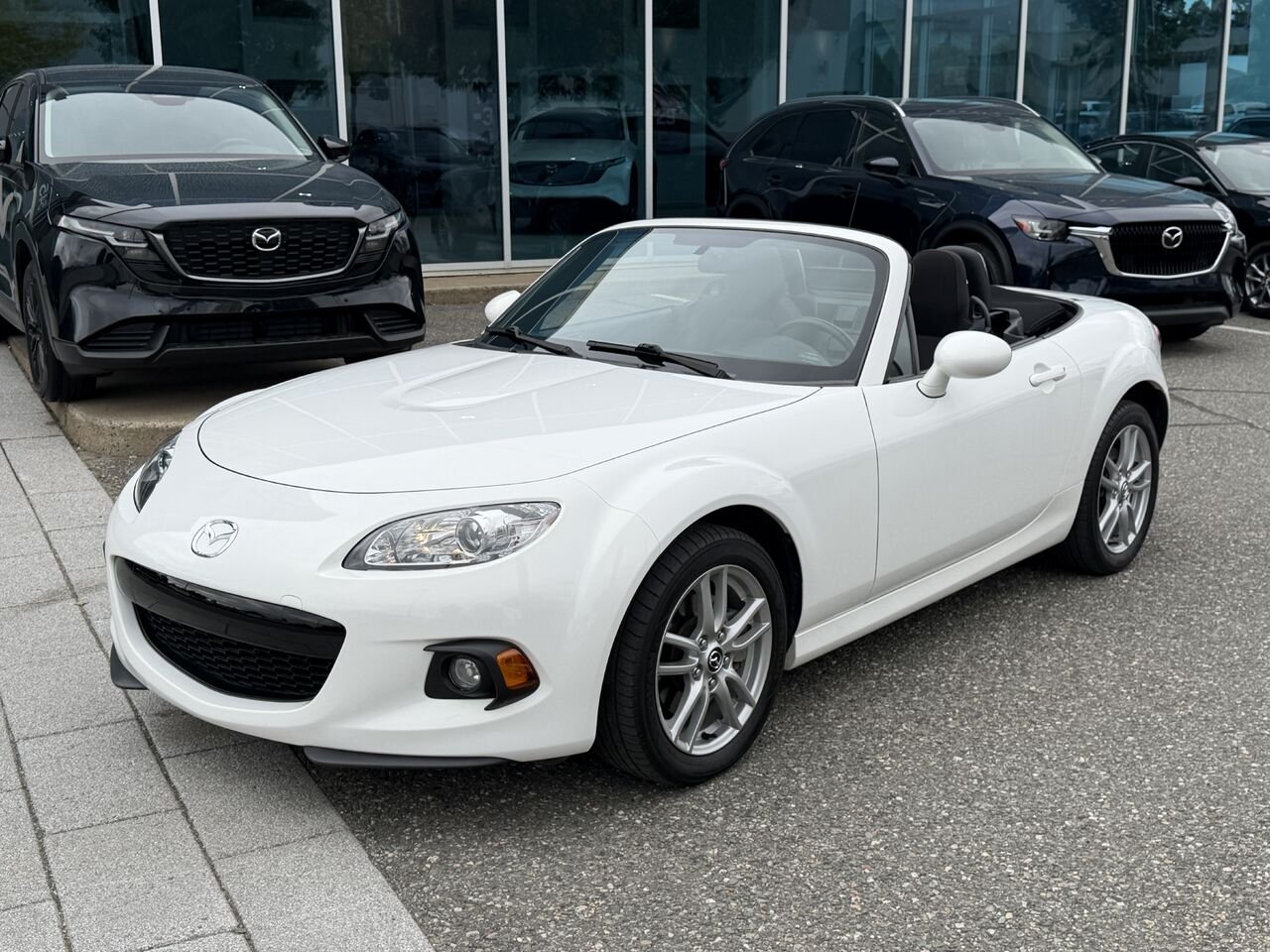 2015 Mazda MX-5 White Ste-Marie - photo #0