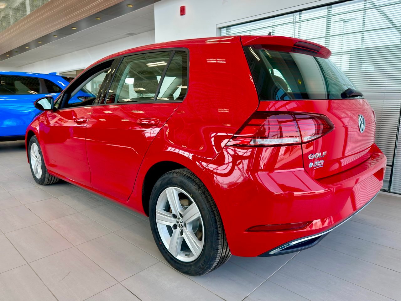 2021 Volkswagen Golf Red Notre-Dame-des-Prairies - photo #8