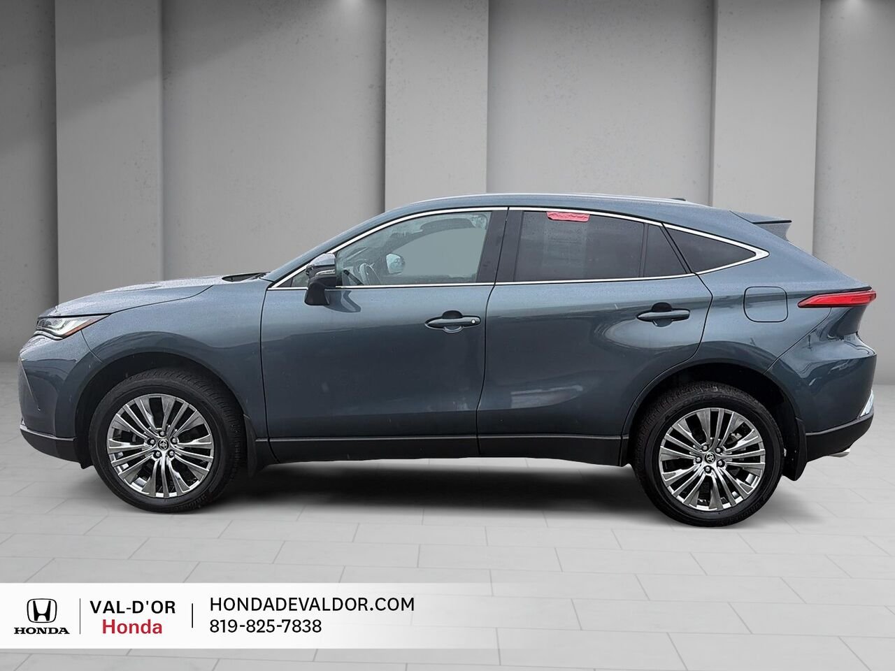 2024 Toyota Venza XLE AWD Blue Val-d'Or - photo #4