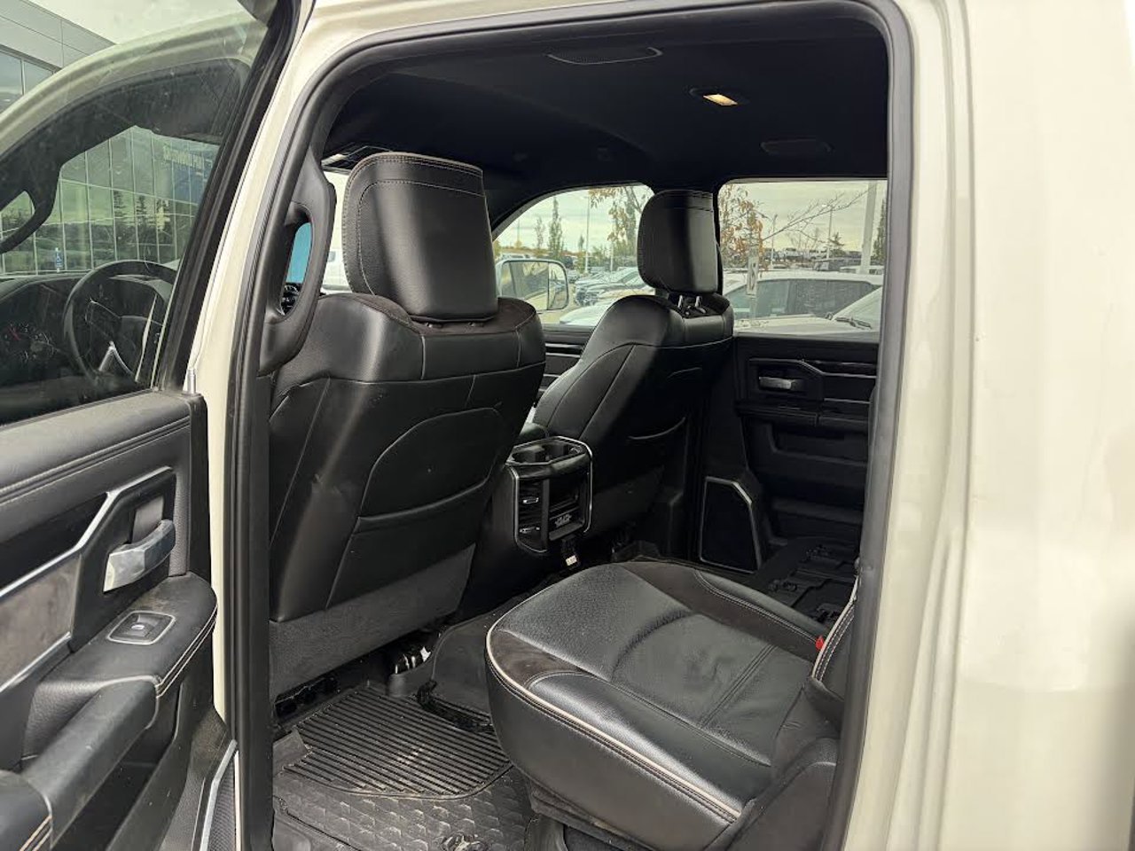2022 Ram 3500 Laramie 4x4 Crew Cab 8' Box White Sherwood Park - photo #5