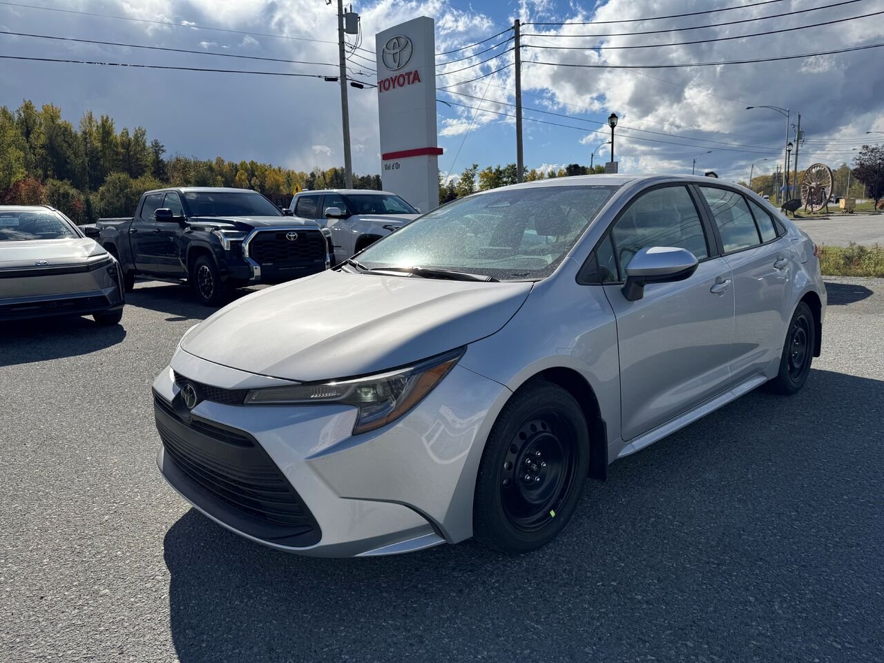 Toyota Corolla LE CVT 2027 Argent classique métallisé Val-d'Or - photo #0