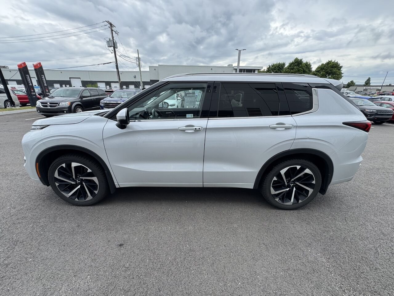 Mitsubishi Outlander 2024 Blanc Saint-Eustache - photo #1