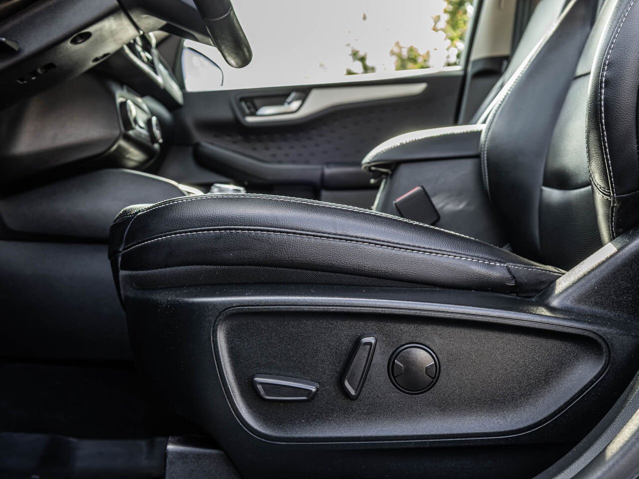 2020 Ford Escape Black Sainte-Julienne - photo #12