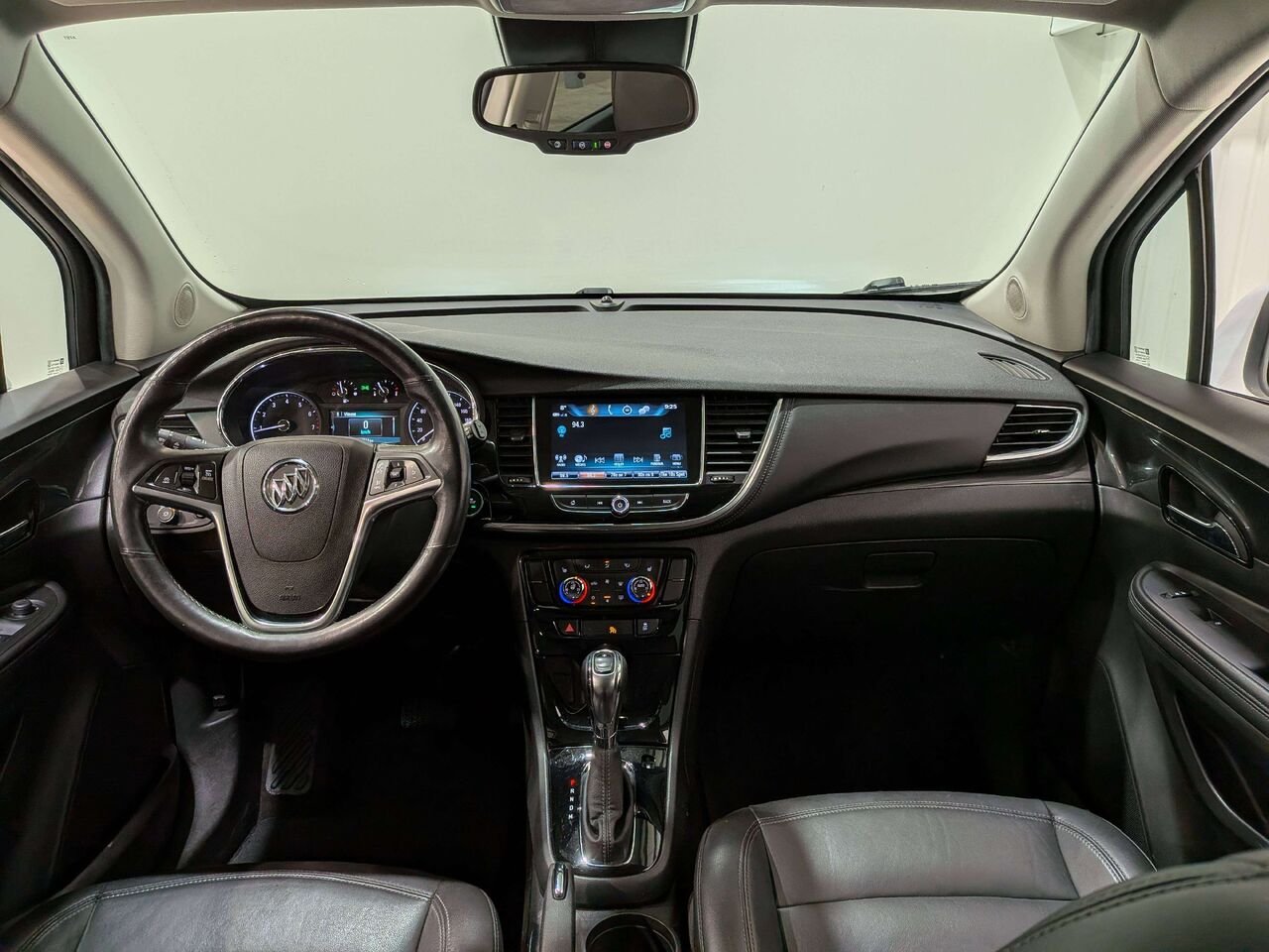 2018 Buick Encore FWD 4dr Essence White Val-David - photo #16