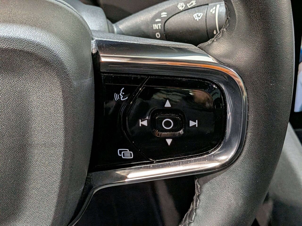 2022 Polestar 2 Long Range Dual Motor Grey Val-David - photo #17