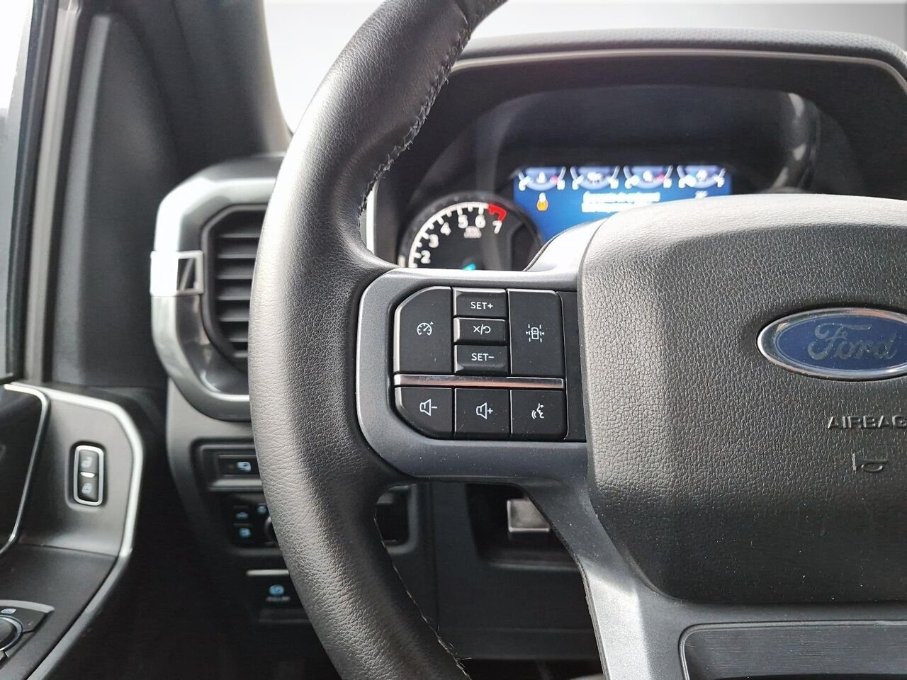 2023 Ford F-150 Black Saint-Jérôme - photo #28