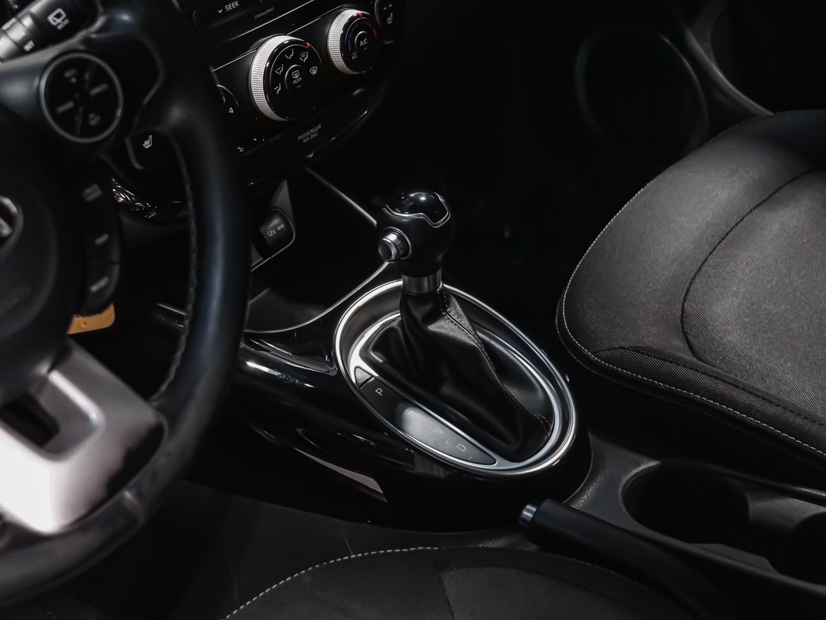 2018 Kia Soul Green Montreal - photo #6