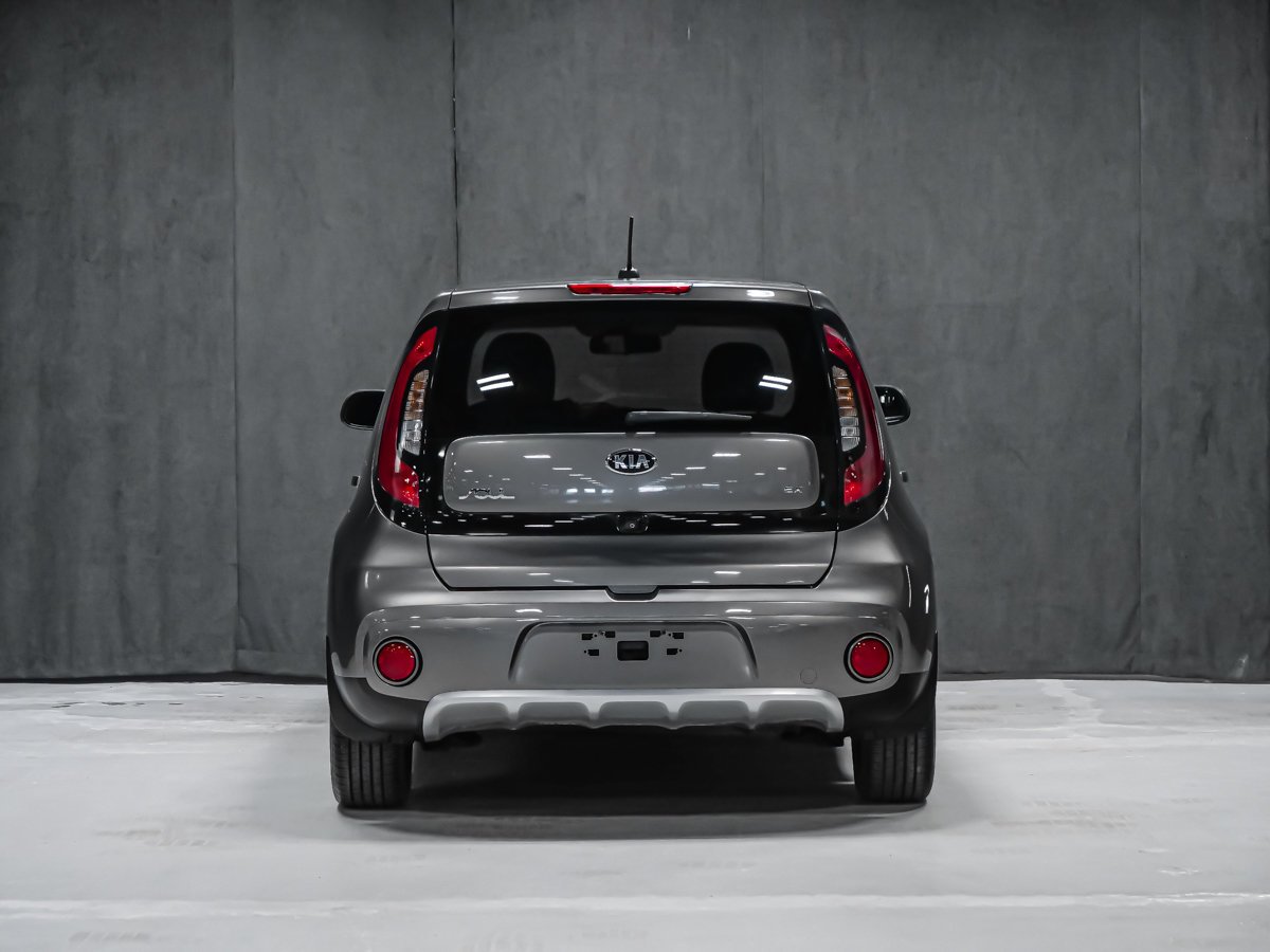 2018 Kia Soul Green Montreal - photo #4