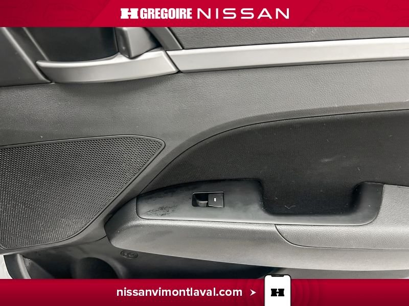 2018 Hyundai Elantra White Laval - photo #16