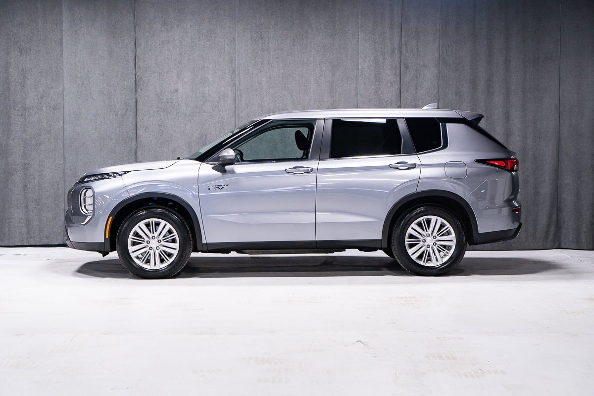 Mitsubishi Outlander PHEV ES PHEV S-AWC 7 PLACES CARPLAY 2023 Gris Montréal - photo #2