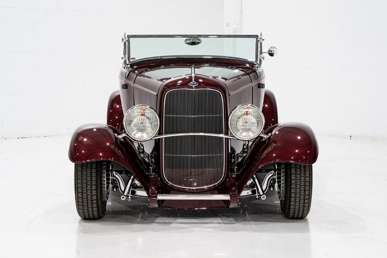 Ford Highboy Lobeck creation spectacular presentation **PRICE IN USD** 1932 Rouge Montréal - photo #3