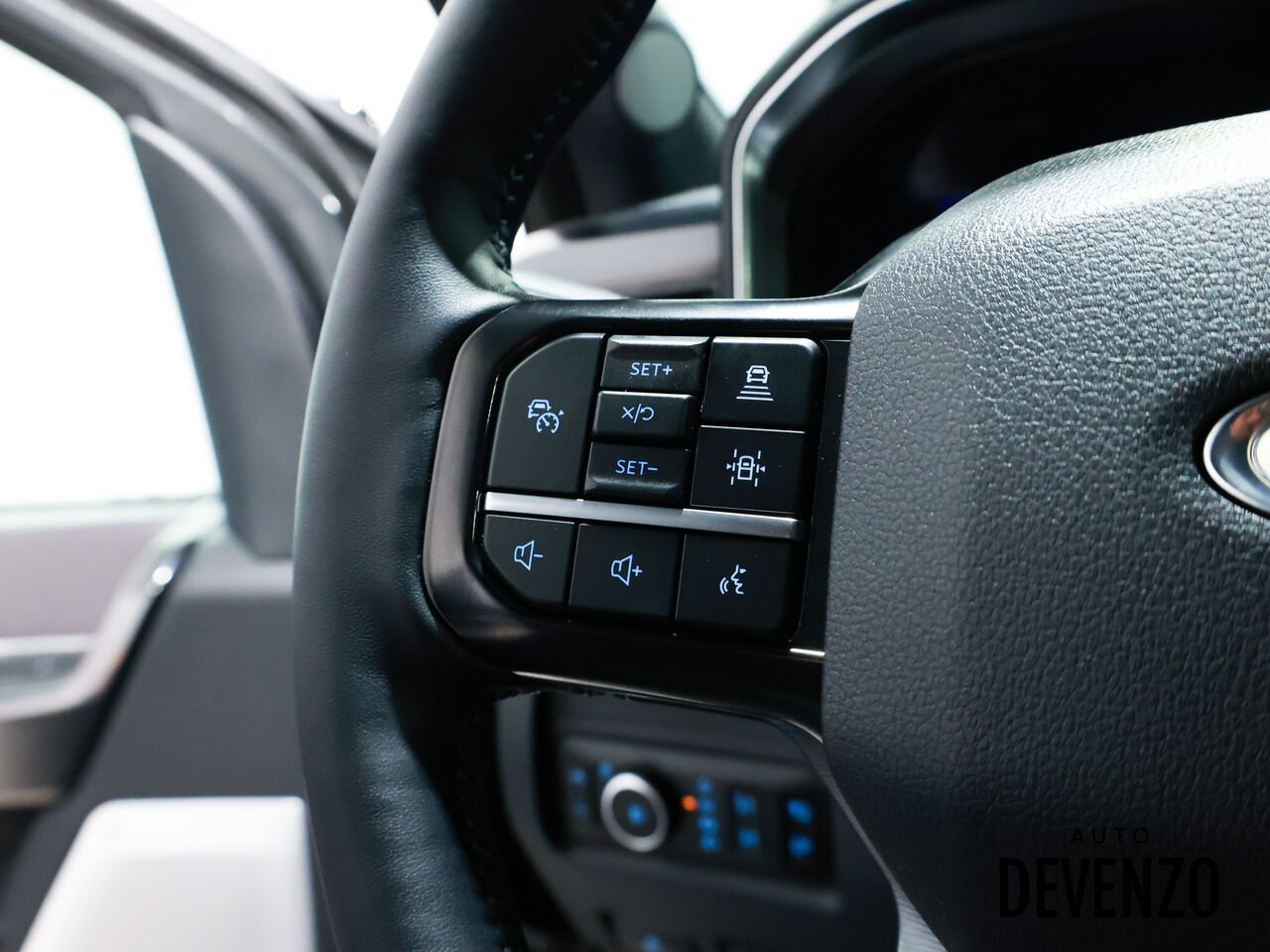 2026 Ford Super Duty F-450 DRW Grey Saint-Eustache - photo #18