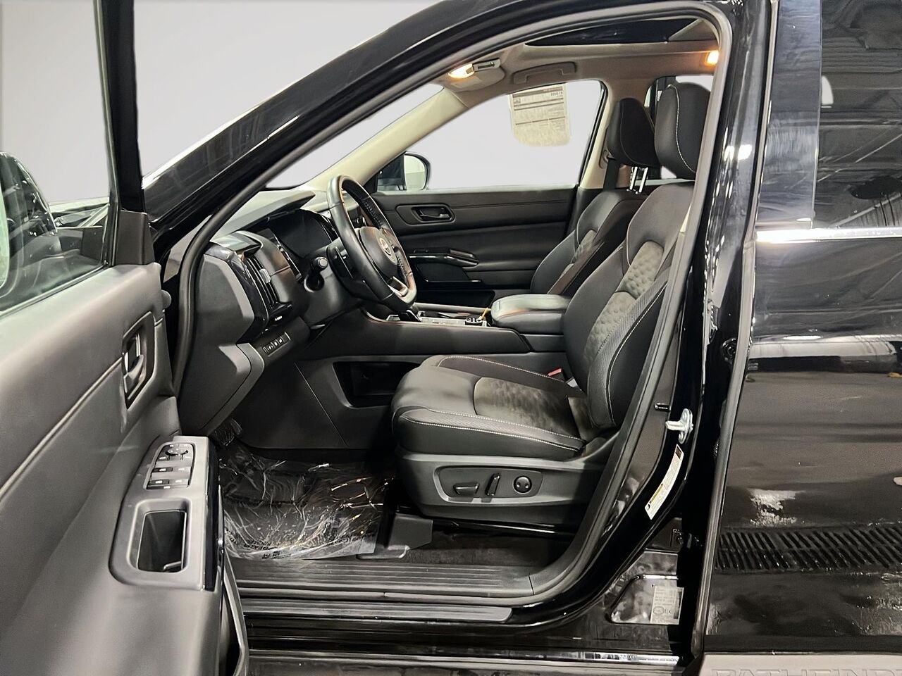 2024 Nissan Pathfinder Black Québec - photo #27