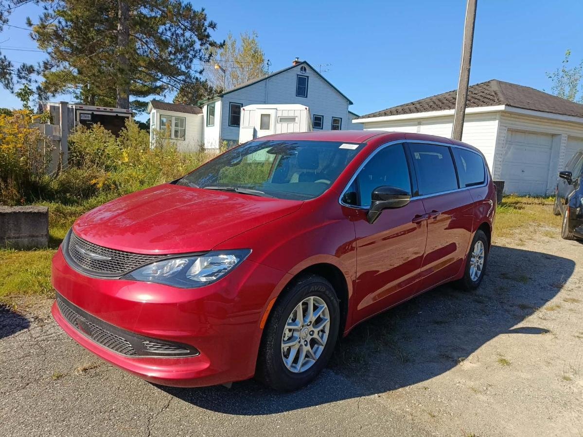 Chrysler Grand Caravan 2025 Rouge Lac Mégantic - photo #1