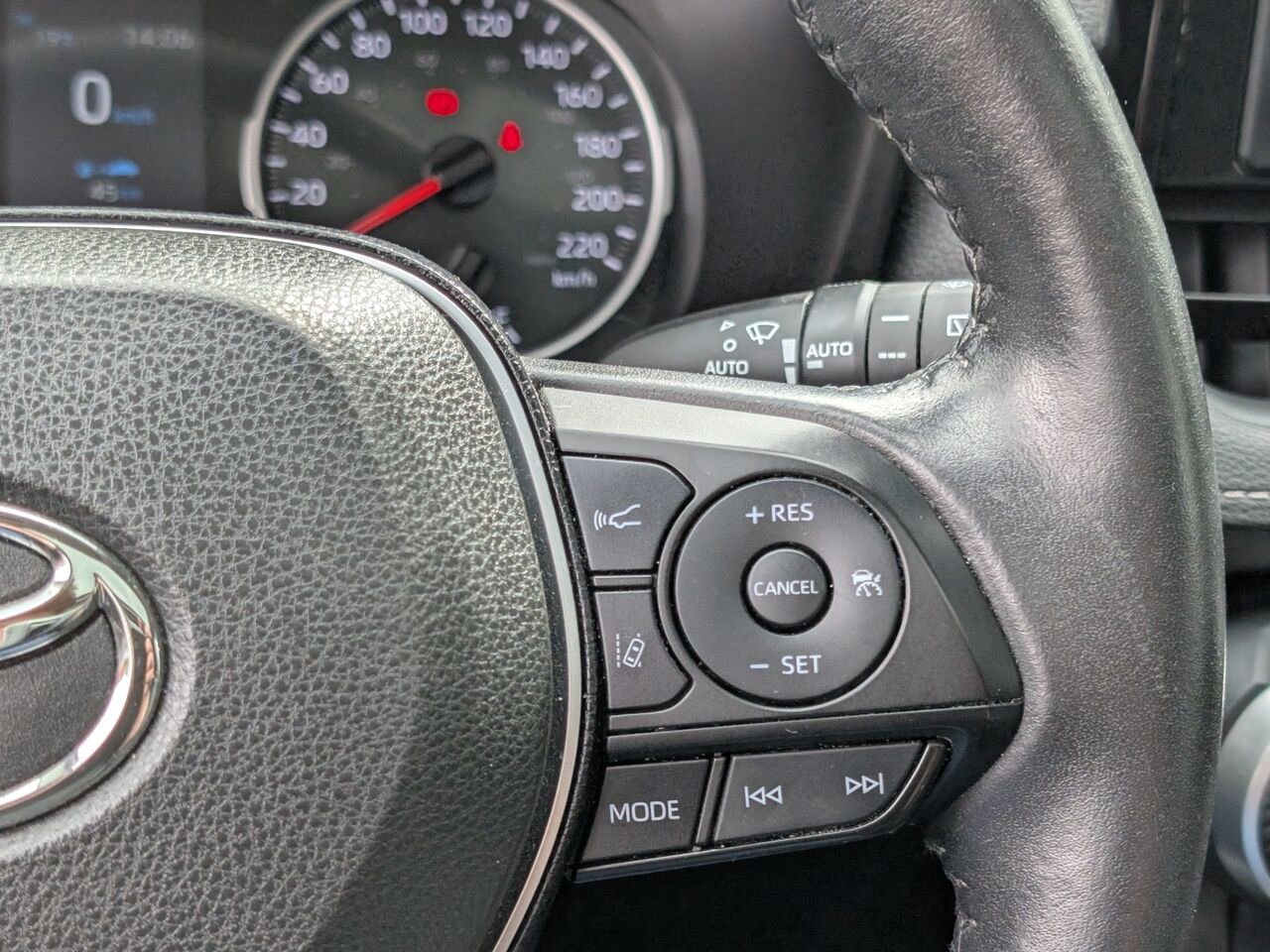 Toyota RAV4 XLE/AWD/SIÈGES CHAUFFANTS/VOLANT CHAUFFANT/BLUETOOTH/AC BIZONE 2019 Gris Sherbrooke - photo #13