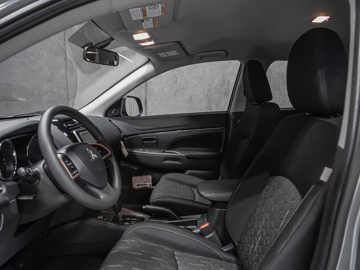 2027 Mitsubishi RVR ES Titanium Grey Montreal - photo #9