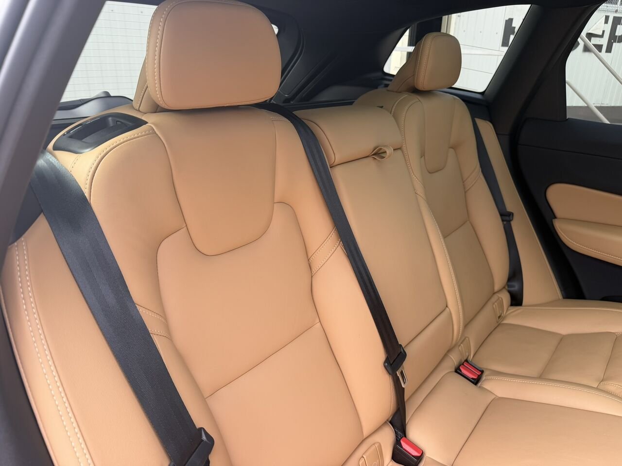 2023 Volvo XC60 B6 Ultimate AWD White Laval - photo #15