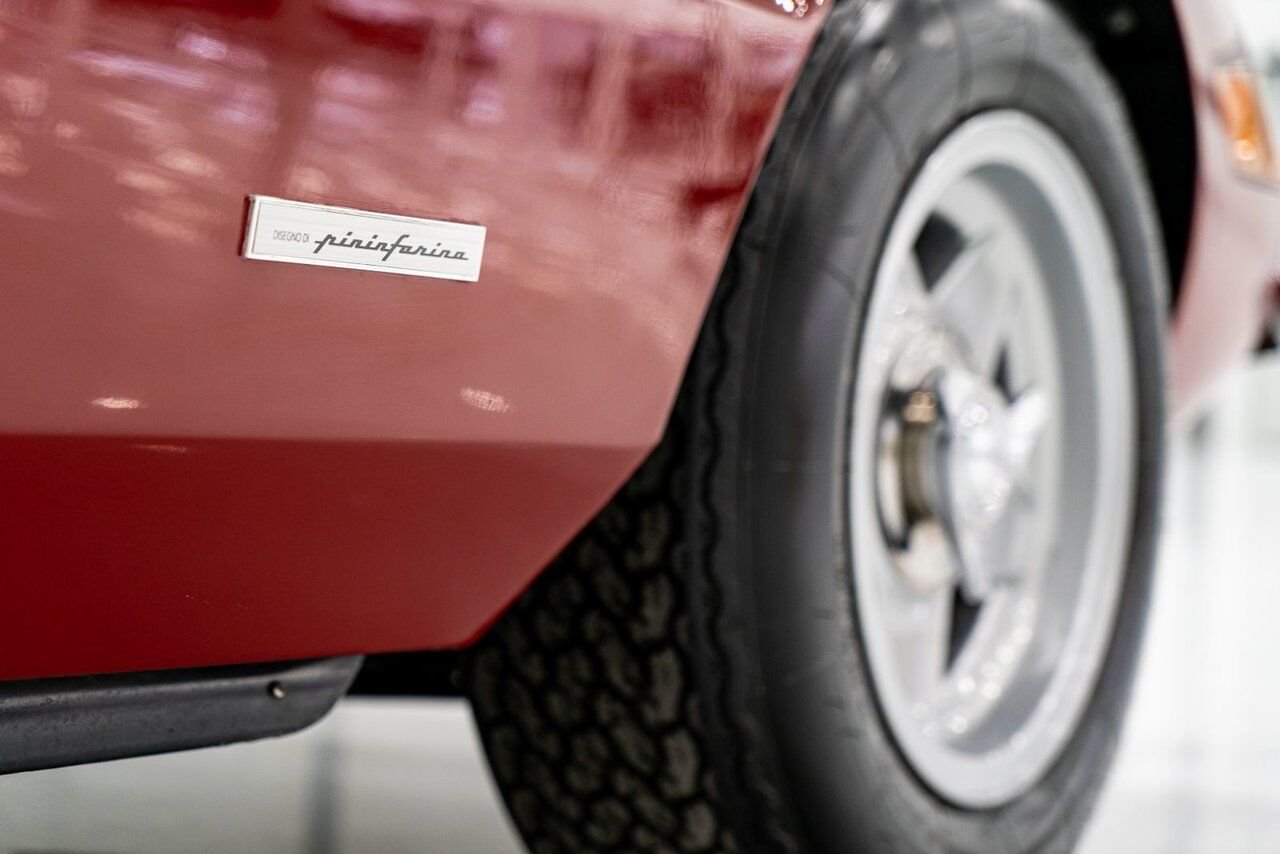 Ferrari 365 GTB4 Daytona 18,301 miles With Orig Books/Tools/ Carbs / Filter Box 1973 Rouge Montréal - photo #1