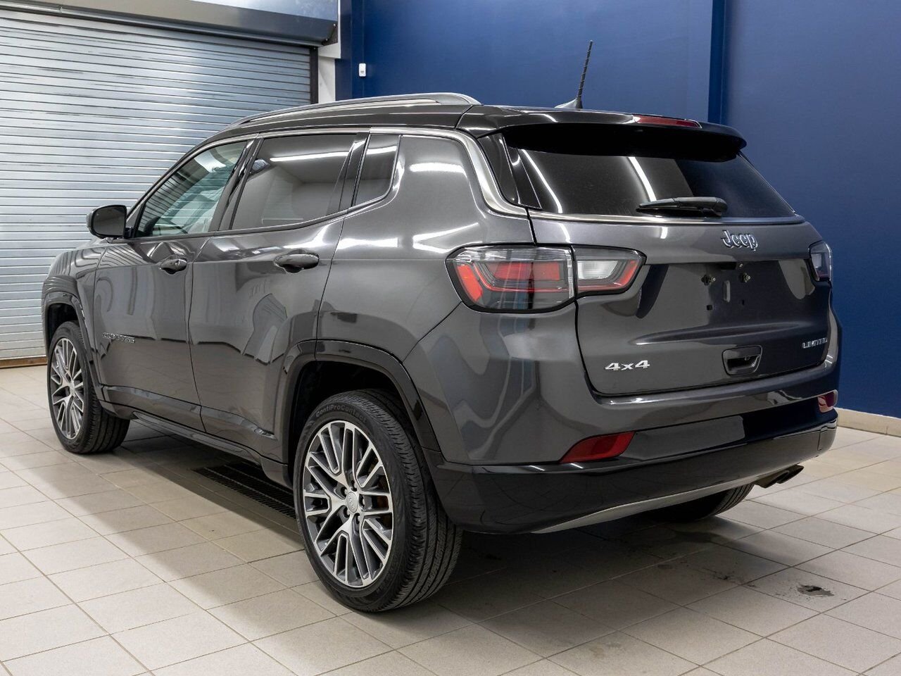 2022 Jeep Compass LIMITED 4X4 *TOIT* NAV CUIR SIÈGES VENTIL ALPINE Granite Crystal Saint-Jérôme - photo #7