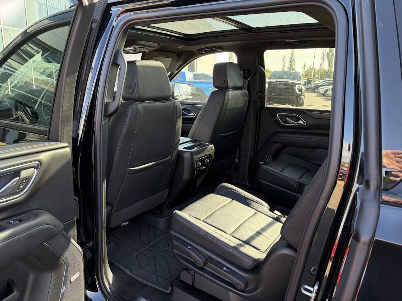 2024 Chevrolet Suburban 4WD 4dr Z71 Black Sherwood Park - photo #5