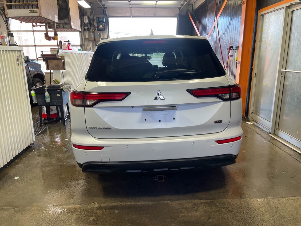 Mitsubishi Outlander ES AWD *7 PLACES* SIÈGES CHAUFF CARPLAY BLUETOOTH 2022 Blanc Saint-Jérôme - photo #5
