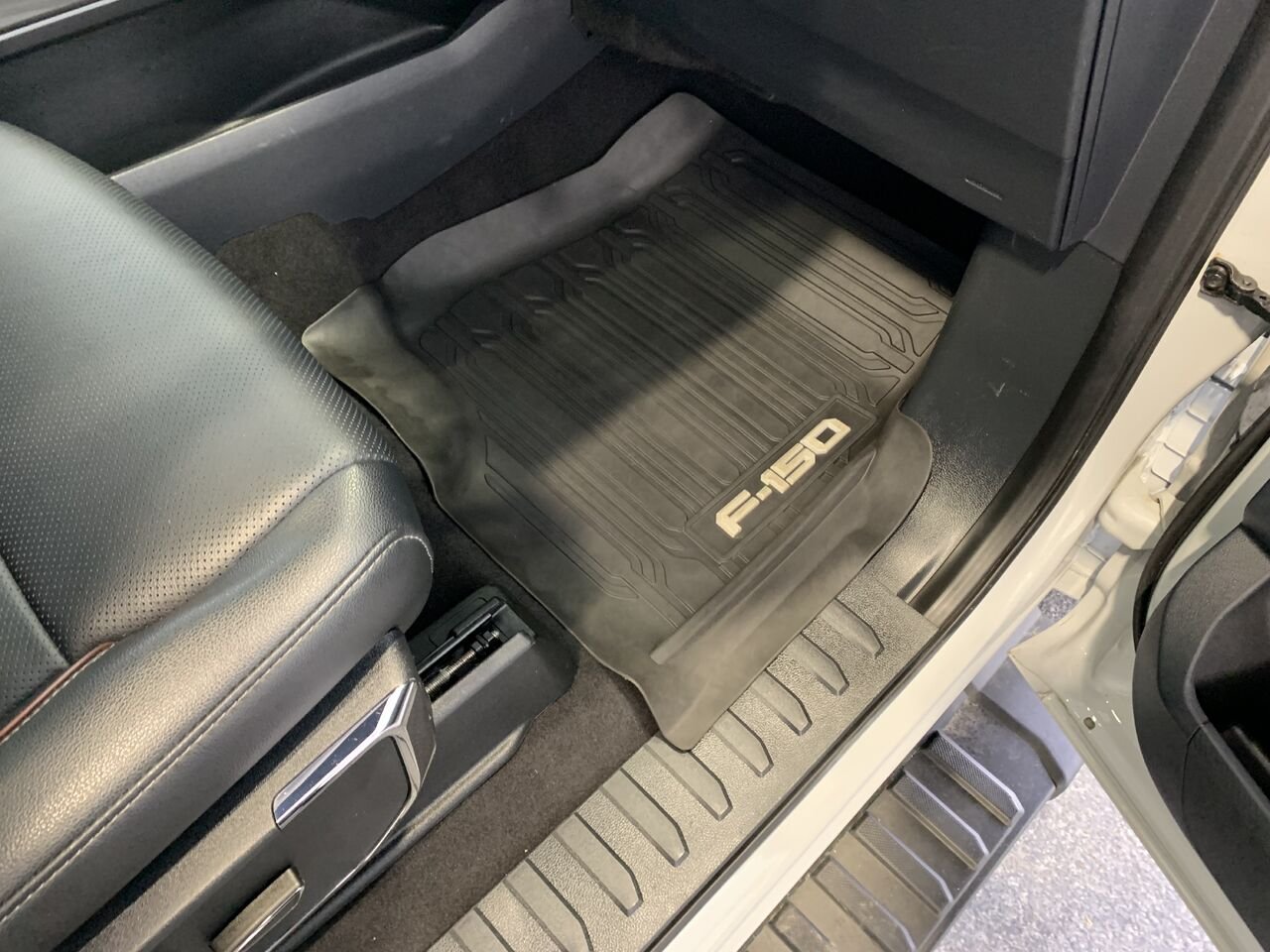 2023 Ford F-150 Grey Saint-Eustache - photo #22