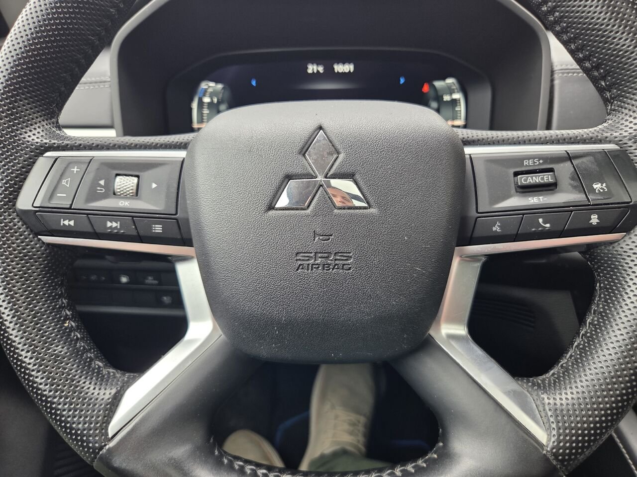 2023 MITSUBISHI Outlander Plug-In Hybrid Red Mont-Laurier - photo #22