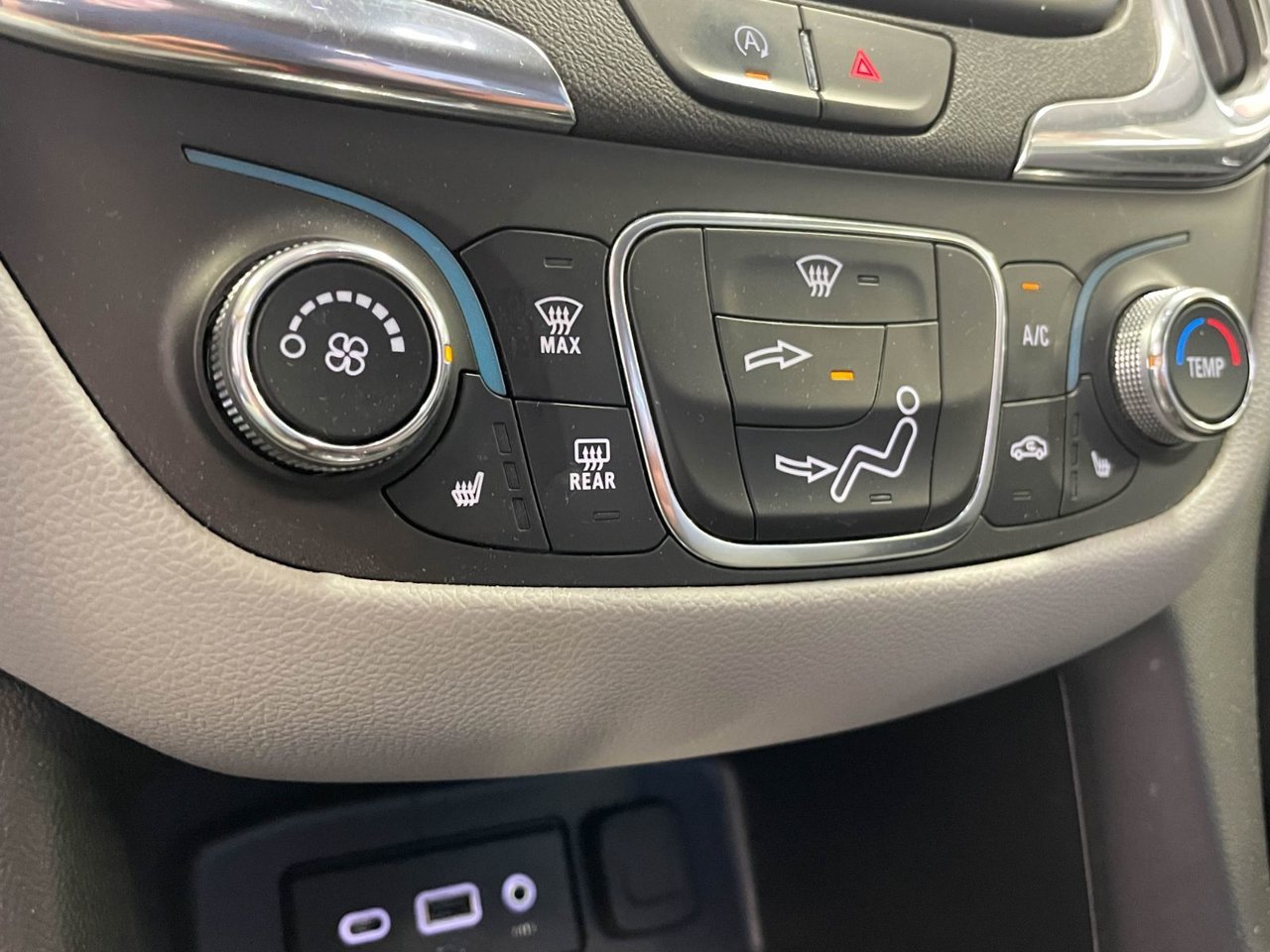 2023 Chevrolet Equinox LT *SIÈGES CHAUFF* CARPLAY BLUETOOTH WIFI USB Red Saint-Jérôme - photo #11