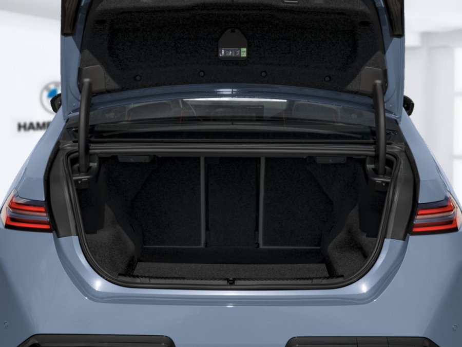 2027 BMW M5 2027 Black Sapphire Metallic