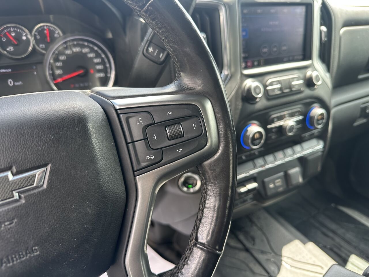 CHEVROLET SILVERADO K1500 RST RST cabine multiplace 4RM 157 po 2019 Bleu Gatineau - photo #5