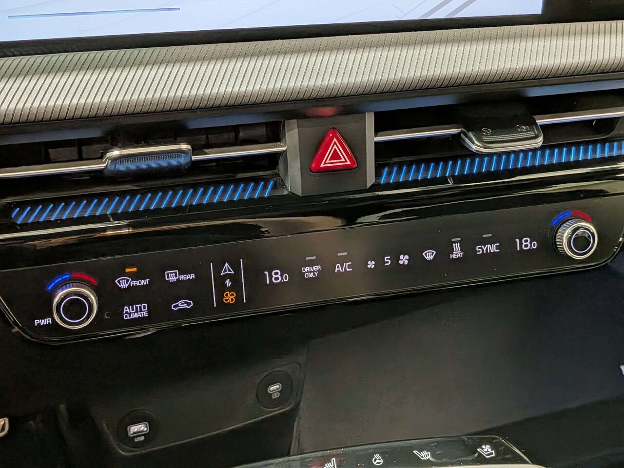 2024 Kia EV6 Land w/GT-Line Pkg 1 AWD White Val-David - photo #28